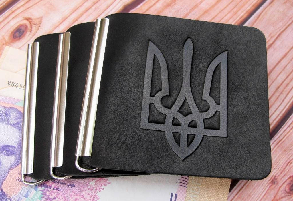 

Зажим для денег с карманчиком для карт с Тризубецем черный