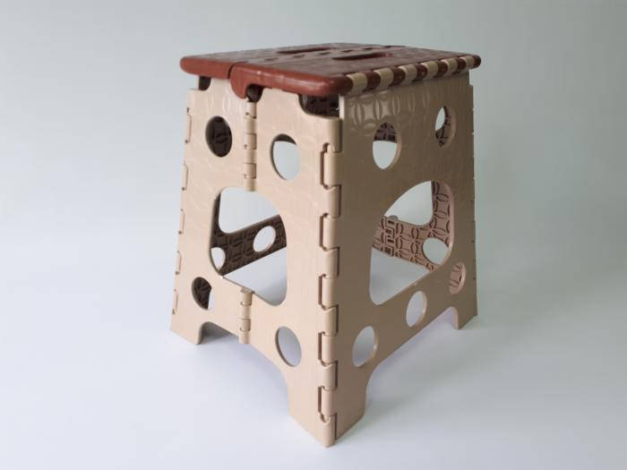 

Табурет раскладной пластмассовый mini 27 x 23 h 36 cm.