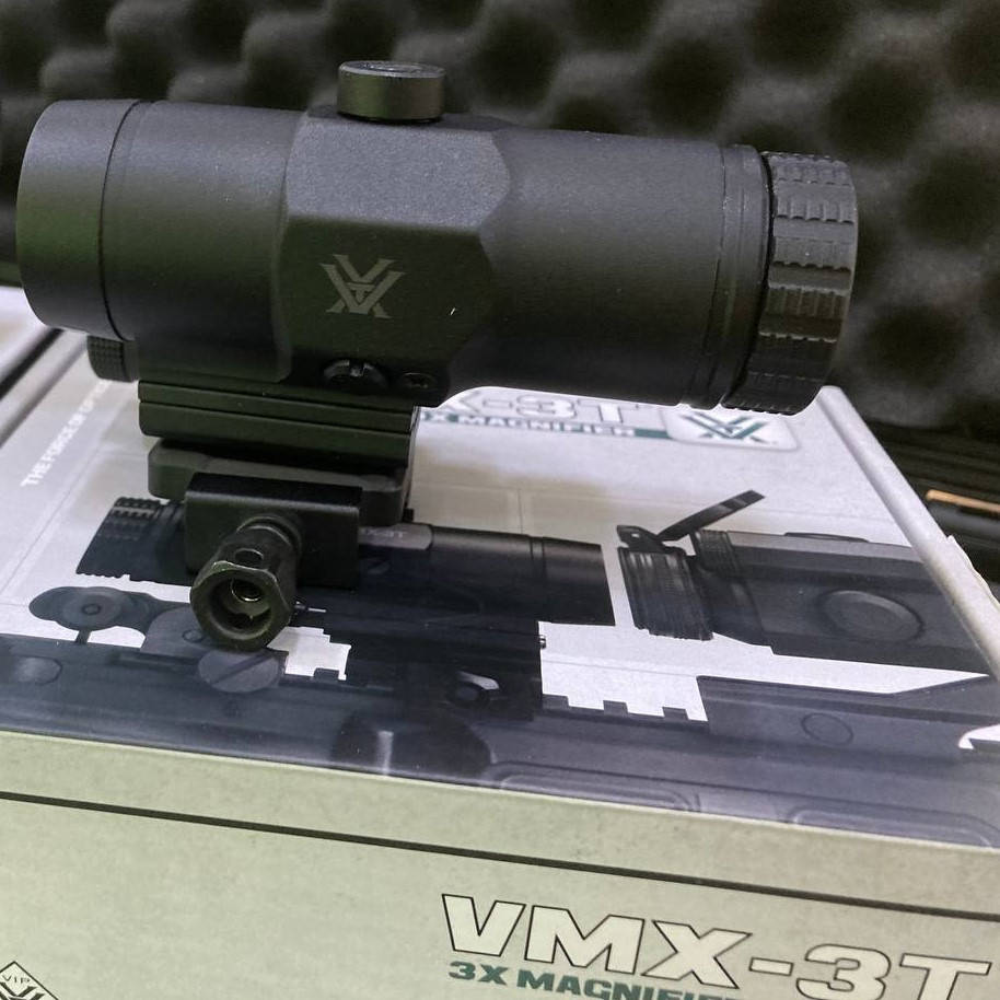 

Магнифер Vortex VMX-3T 3-х кратный с откидным креплением на планку Пикатинни, Черный