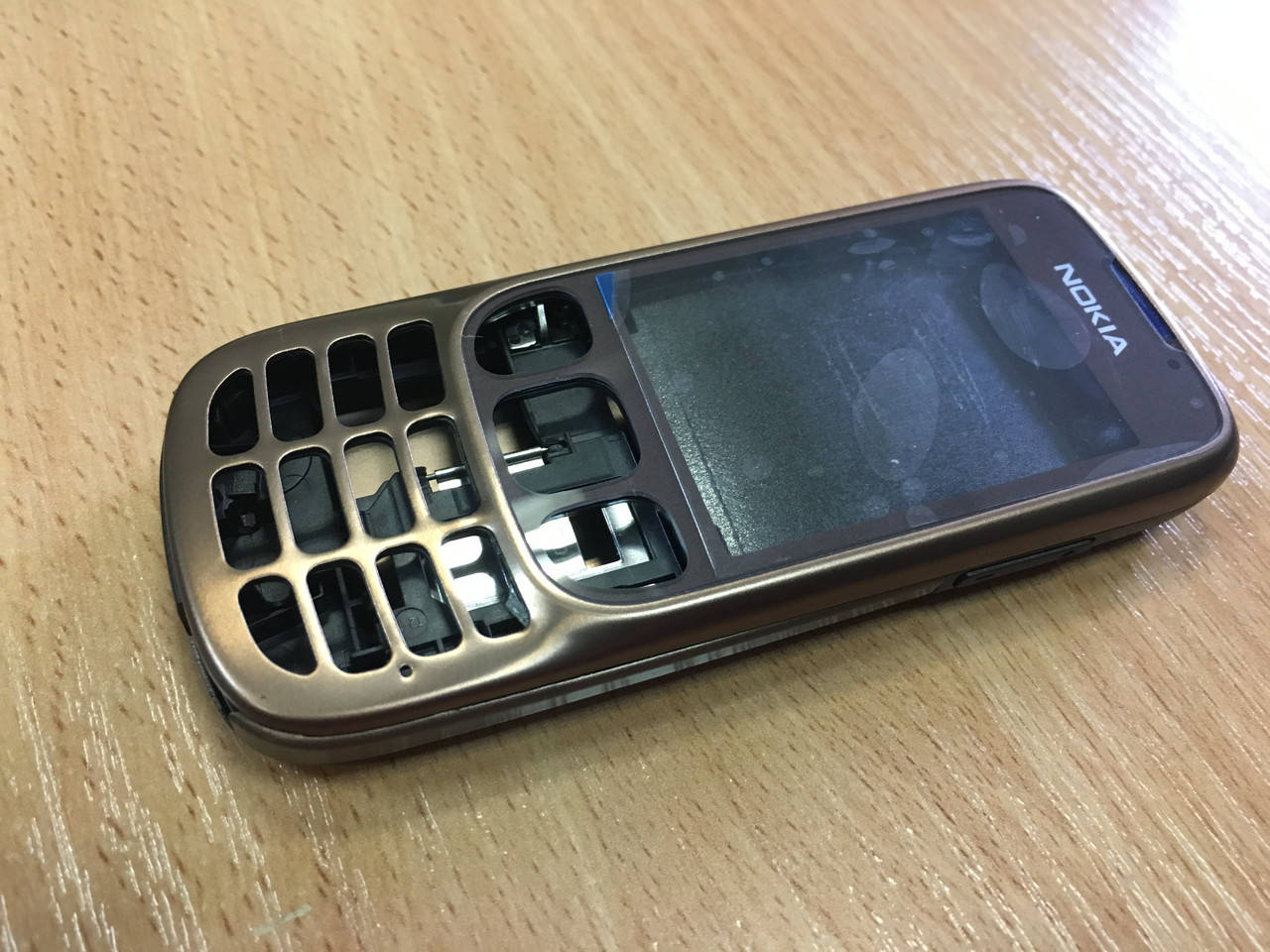 

Корпус Nokia 6303 металл (панель,средняя часть,задняя крышка) Цвет: Медь, Черный