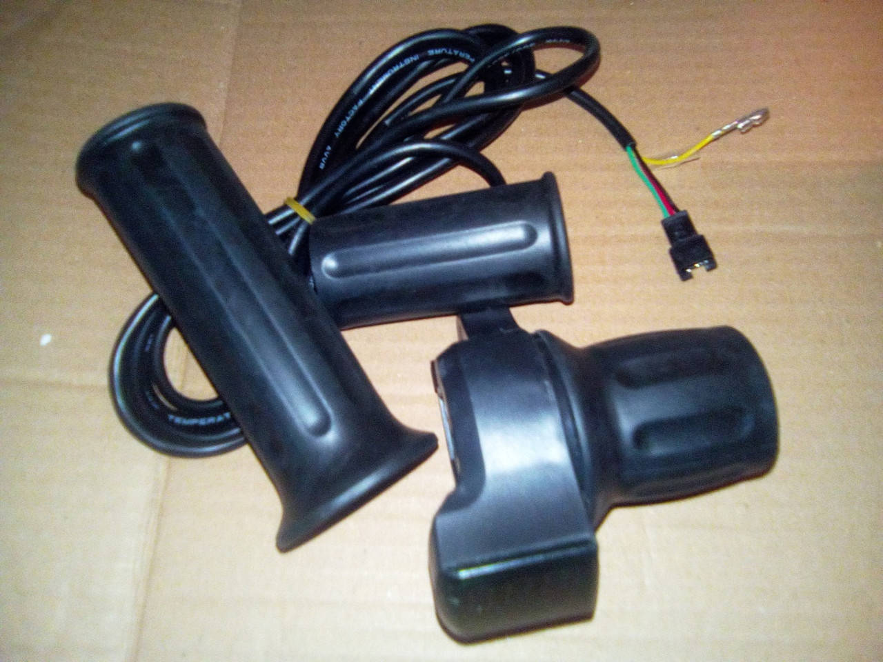 

Полуручка газа на электровелосипед с индикатором.