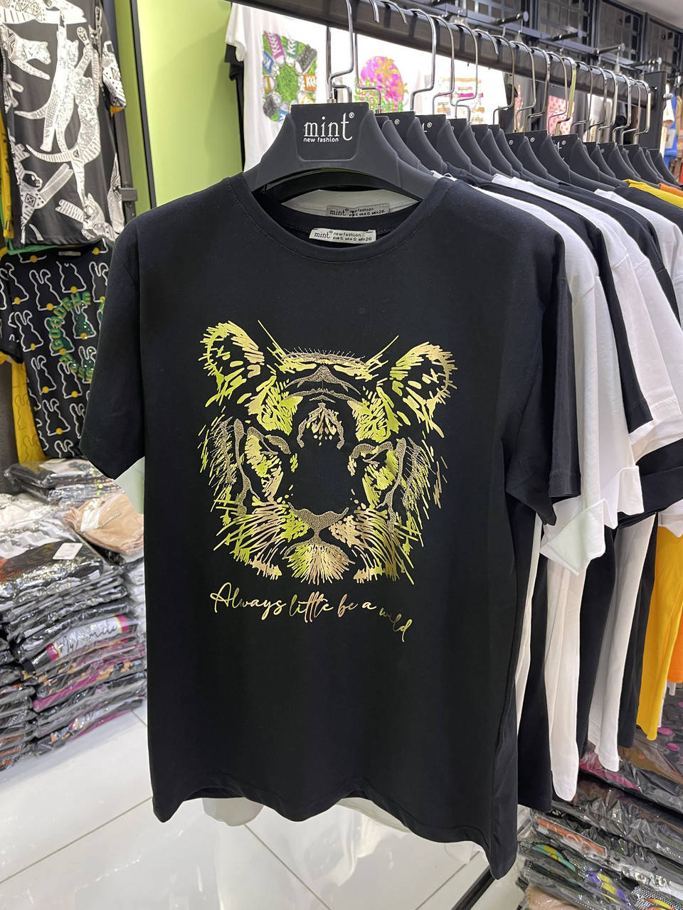 

Женская футболка черная Турция Mint M, Черный