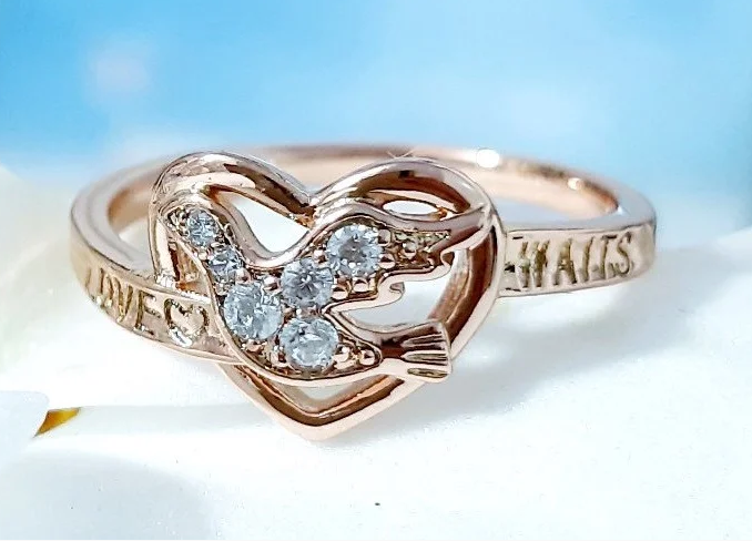 

Кольцо с фианитами. Размер 19, 20 Медзолото, Медицинское золото, Ювелирные украшения.