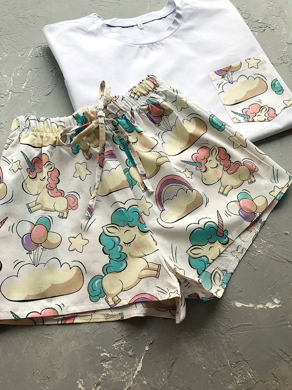 

Пижама футболка и шорты L-XL единорог