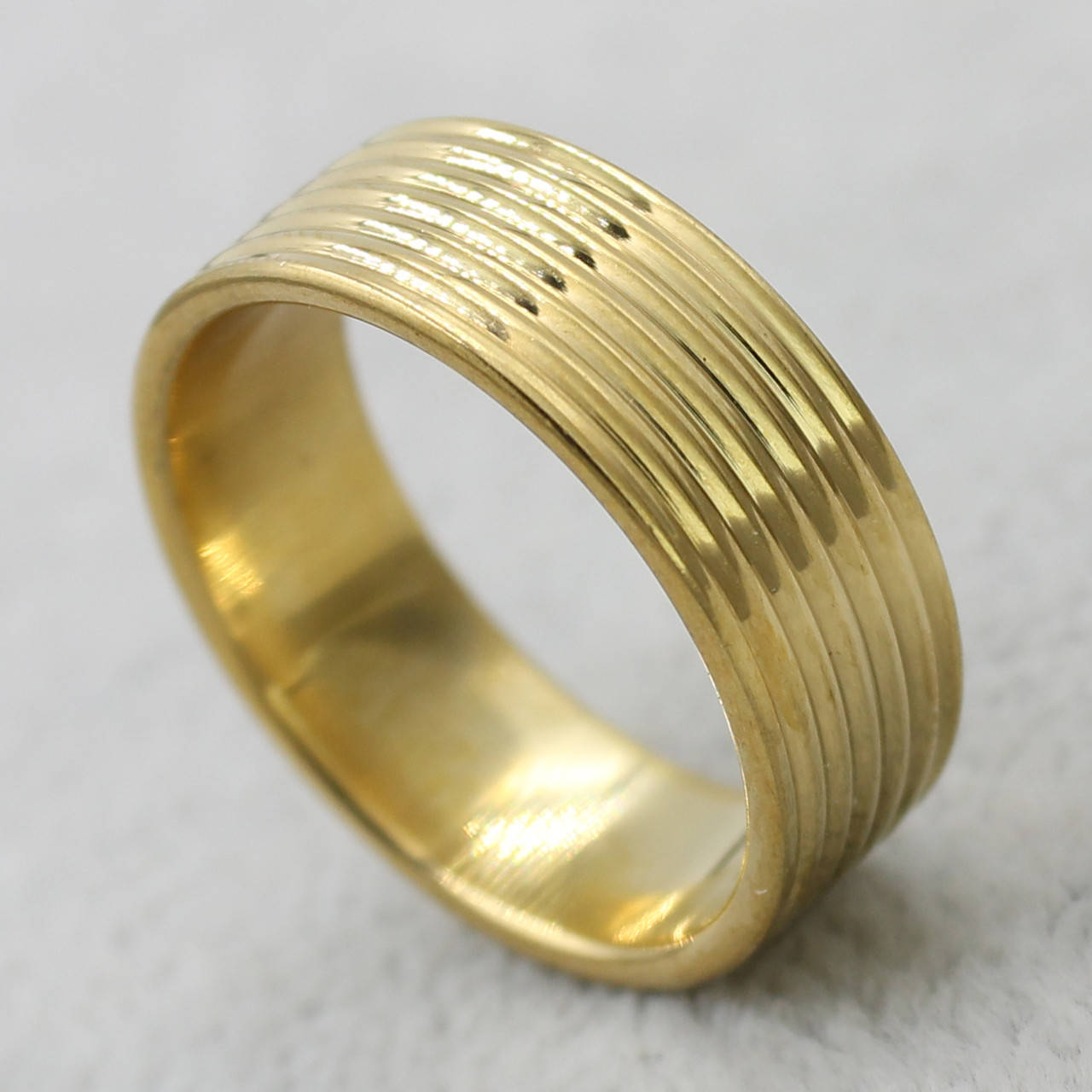 

Кольцо золотистое из ювелирной медицинской стали от Stainless Steel марка 316 L ширина 8 мм линии