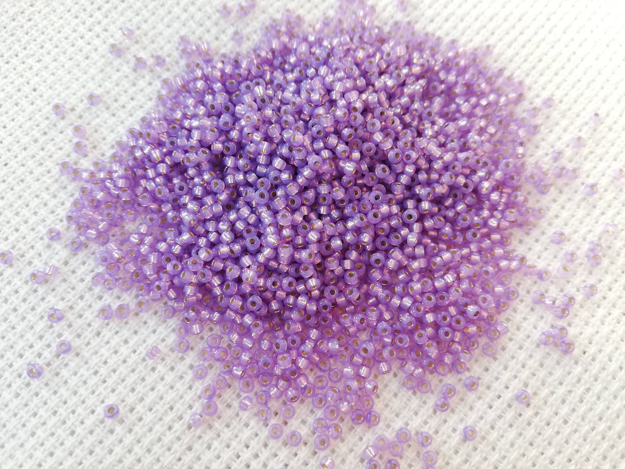

Японський бісер Miyuki Круглий 11/0 0574 - Dyed Lilac Silver Lined Alabaster