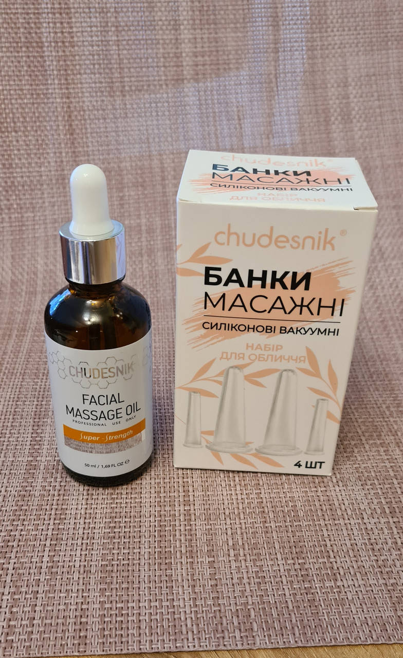 

Набор банок и масла для лица