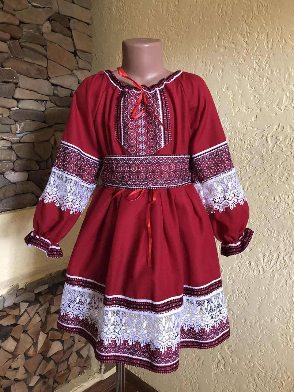 

Вышитое платье для девочки "Красный ажур"