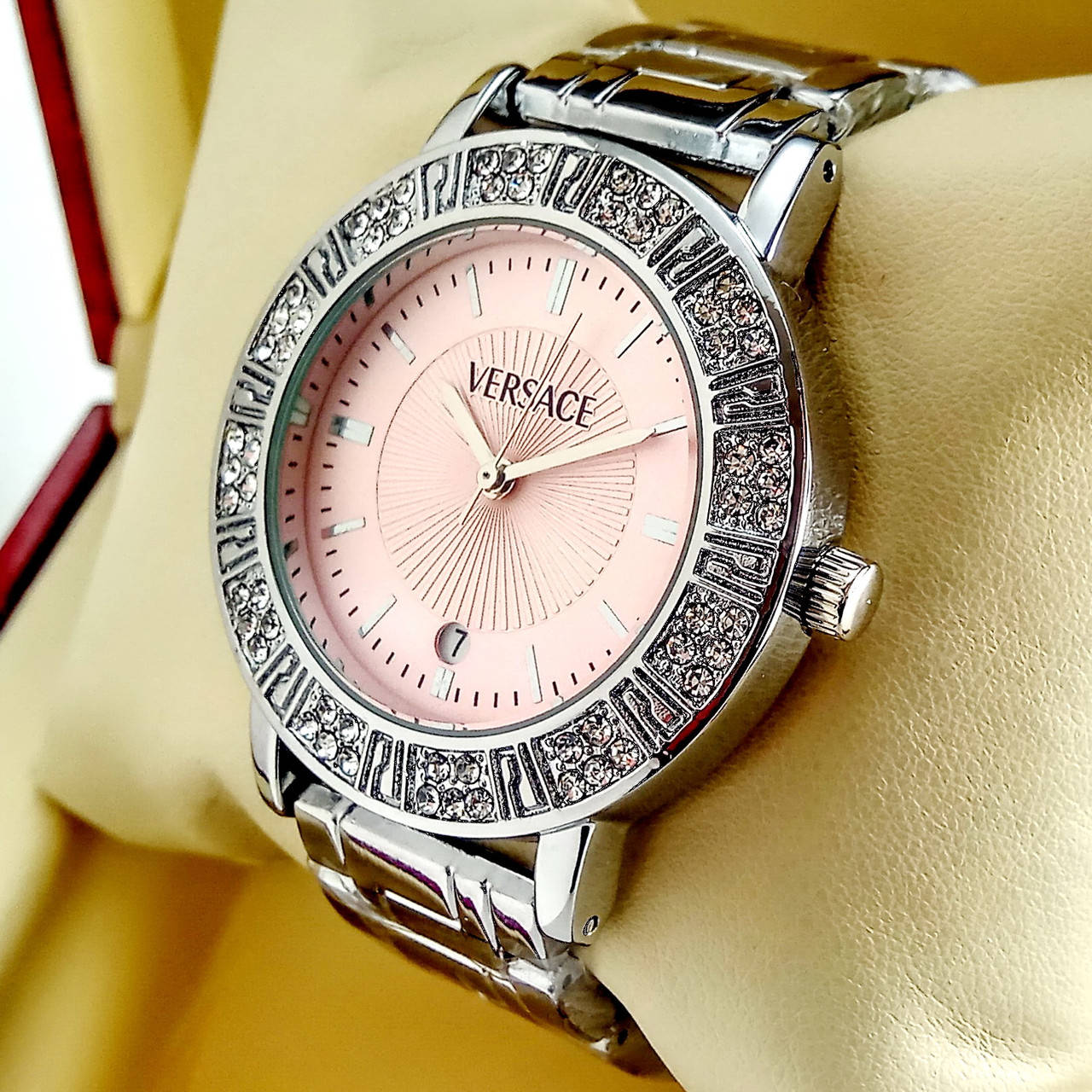 

Женские кварцевые наручные часы Versace A111 цвета серебро с розовым циферблатом с датой на металлич браслете