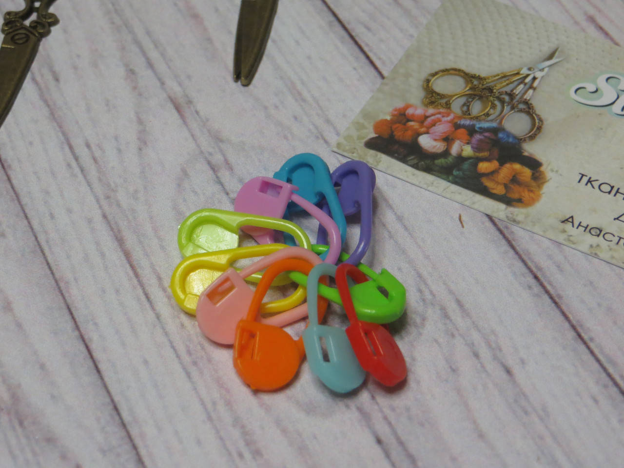 

Пластиковые булавки