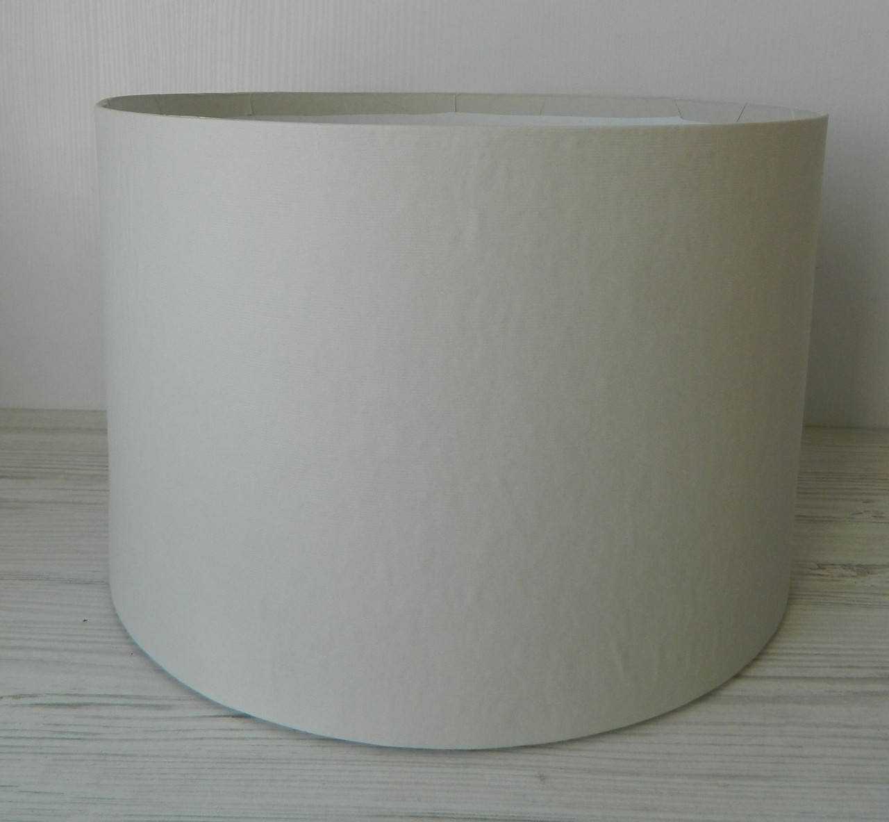 

Декоративная шляпная коробка для цветов D30см Гигант лен