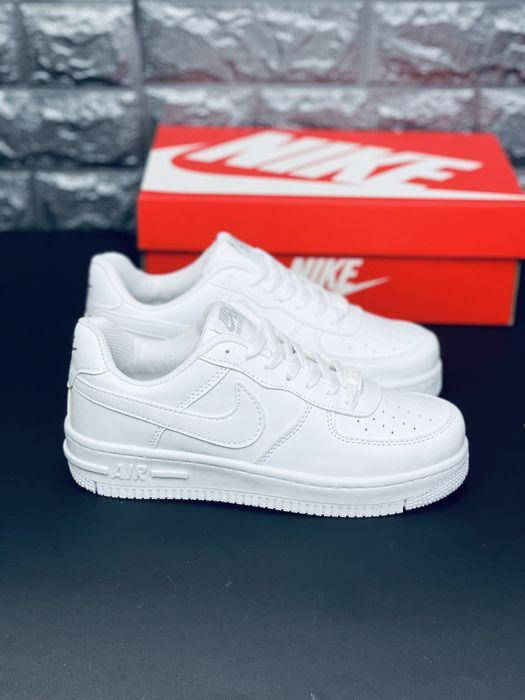 

Ядовито белые кожаные кроссовки Найк Аир Форс Nike Air Force New White, Белый