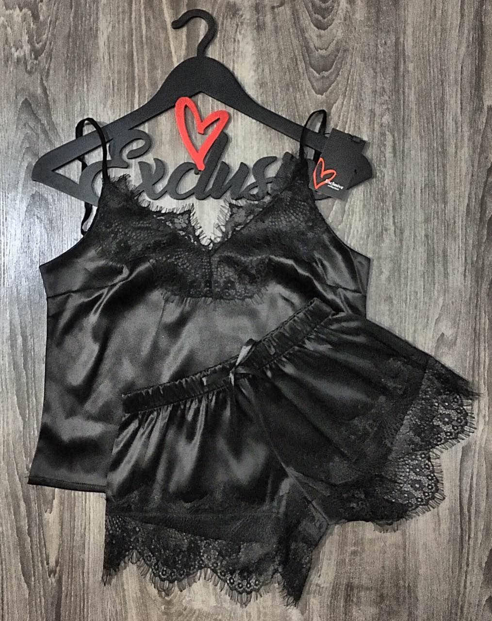 

Черная шелковая пижама майка+шорты с кружевом