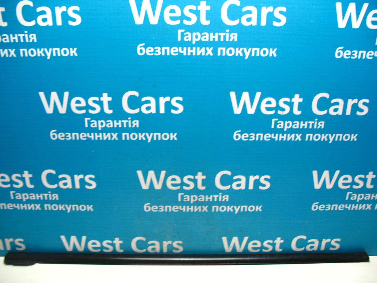 

Уплотнитель стекла передней левой двери Ford C-Max с 2003 по 2010