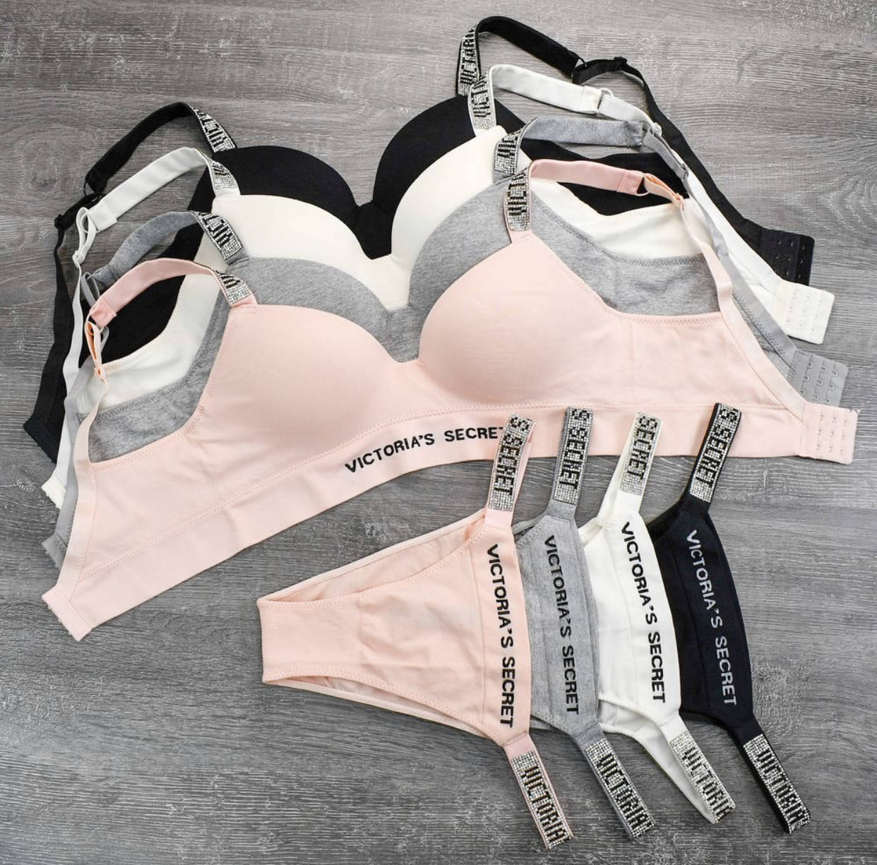 

Комплект женского нижнего белья Victoria`s Secret, Push-up + трусики-бразилиана Виктория Сикрет (чашка В) 80В, Черный