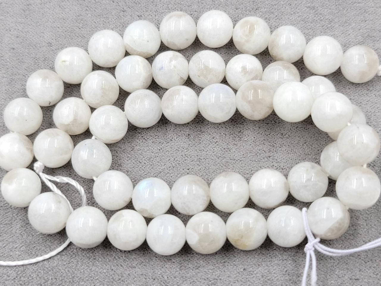 

Бусины Лунный камень на нитке гладкий шарик d-8.3мм(+-) L-37см(+-)
