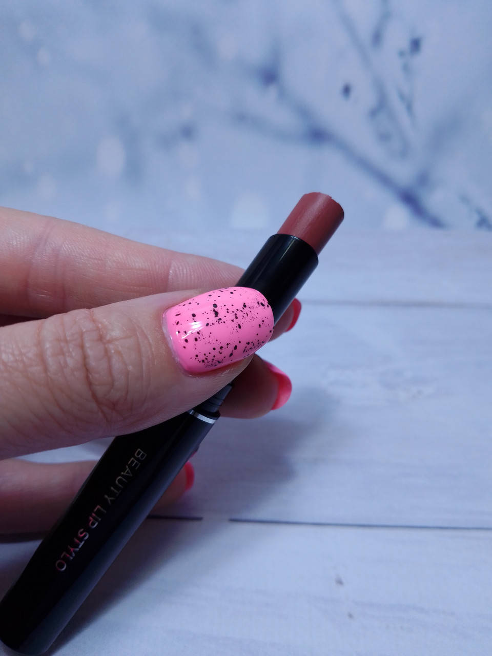 

Губная помада Леди Totally Twig/Икона стиля эйвон,ейвон,avon