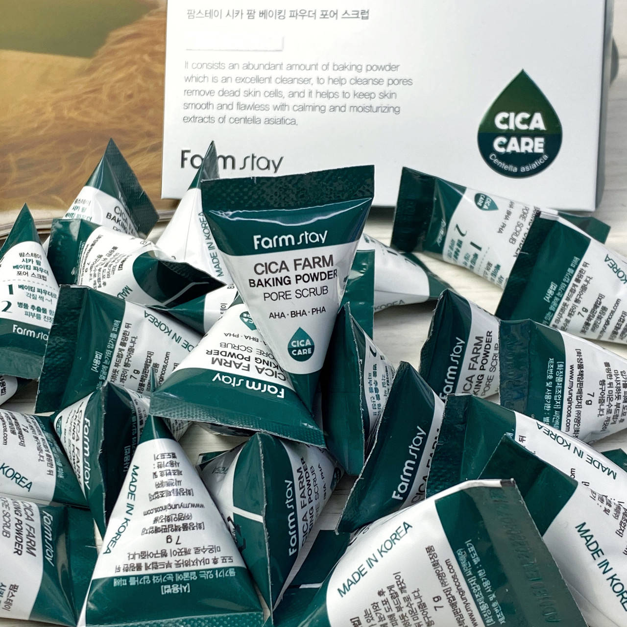 

Скраб для лица с центеллой FarmStay Cica Farm Baking Powder Pore Scrub