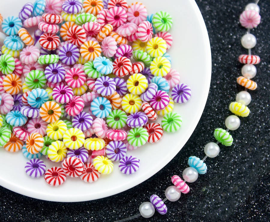 

(20 грамм) Пластиковые бусины 8х3мм (прим. 125 шт) Цвета - Микс (сп5нг-0609)