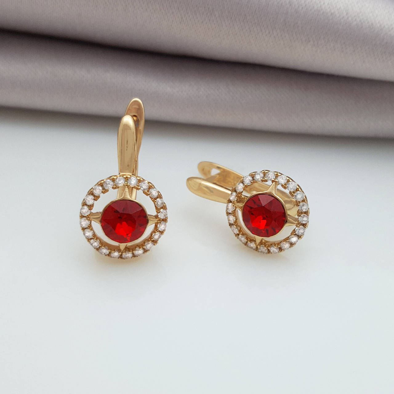 

Серьги медсплав, Круг с красным Swarovski, англ.замок, позолота Xuping,18К