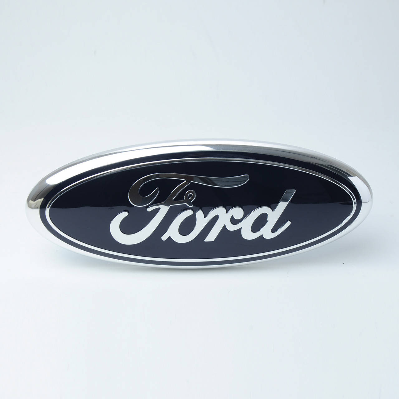 

Эмблема "FORD" 227х90мм (Transit , F-150 2004-2014) в сборе скотч 3M/3 клипс (Польша)4L3415402A16C