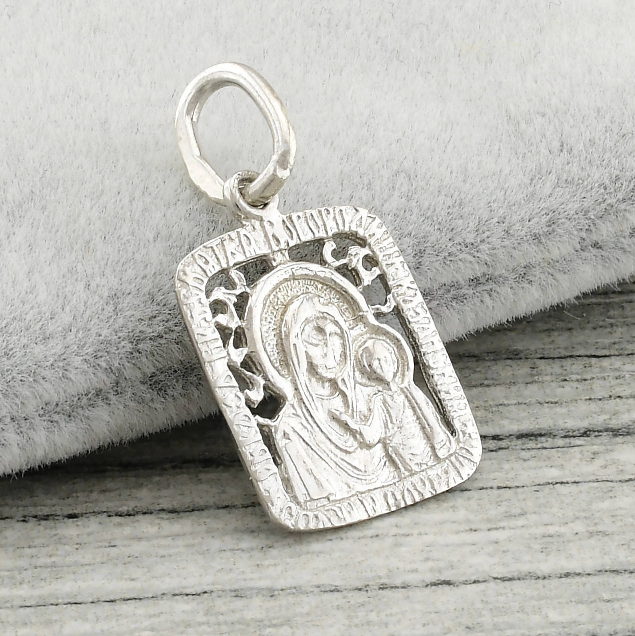 

Серебряная иконка ps31021p размер 21х11 мм вес 0.79 г