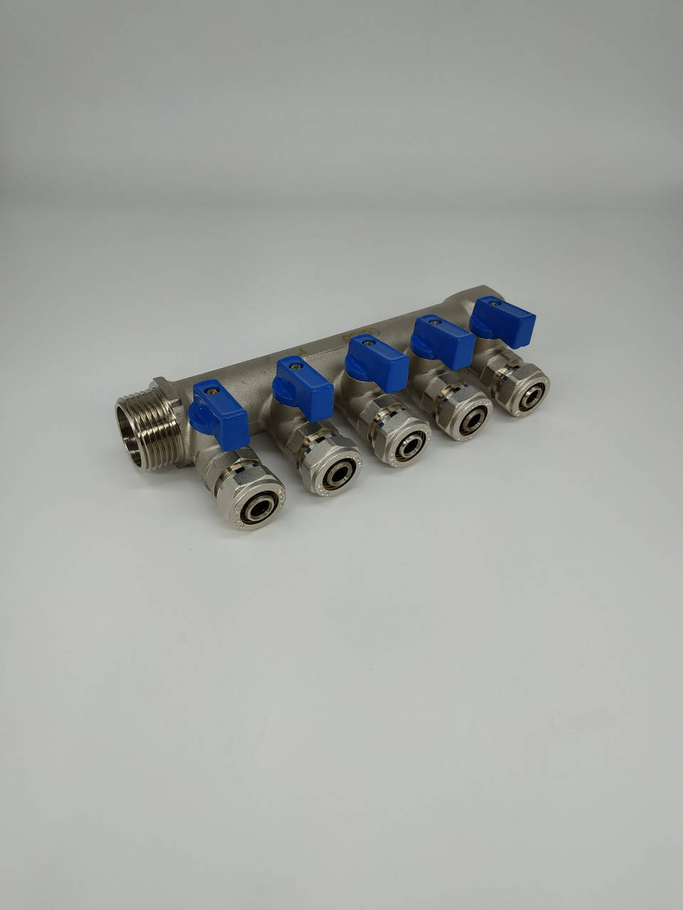 

Коллектор с шаровыми кранами отсекающий разборной евроконус 1"х5х16 вн ТМ "ORSO"