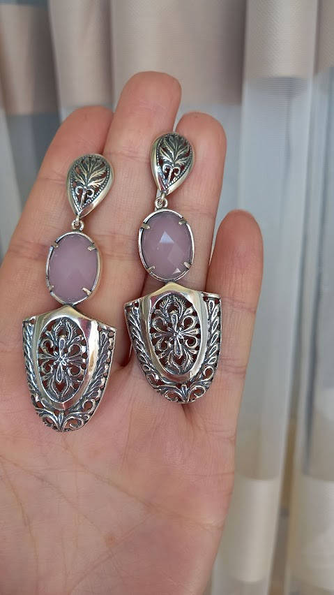 

Серебряные серьги с розовым кварцем