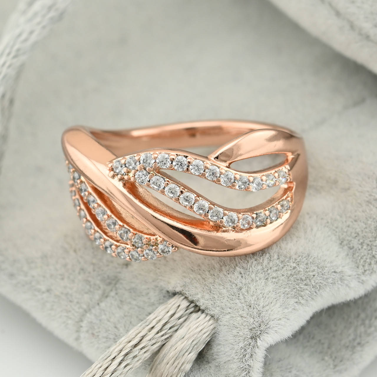 

Кольцо Xuping 15110 ширина 10 мм белые фианиты позолота РО размер 21