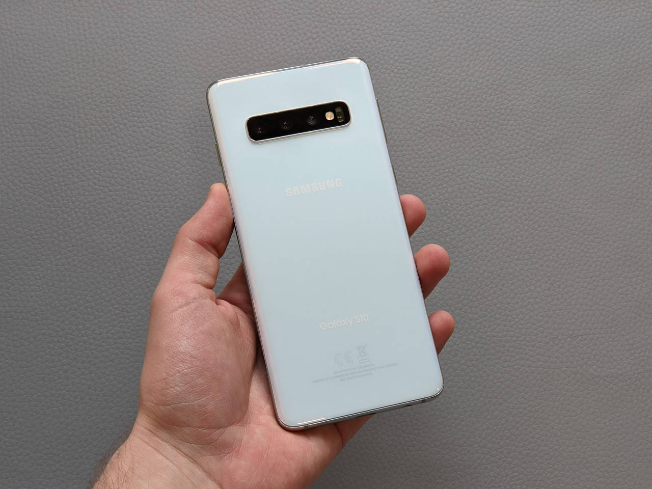 

Смартфон Samsung S10 8/128GB Prism White Б/У *Б, Белый