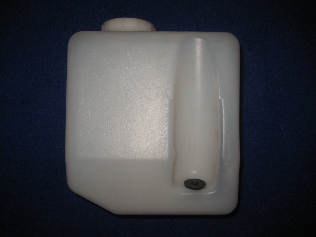 

Бачок омывателя ВАЗ 2101 2102 2103 2104 2105 2106 2107 Нива Тайга 2121 21213 нового образца