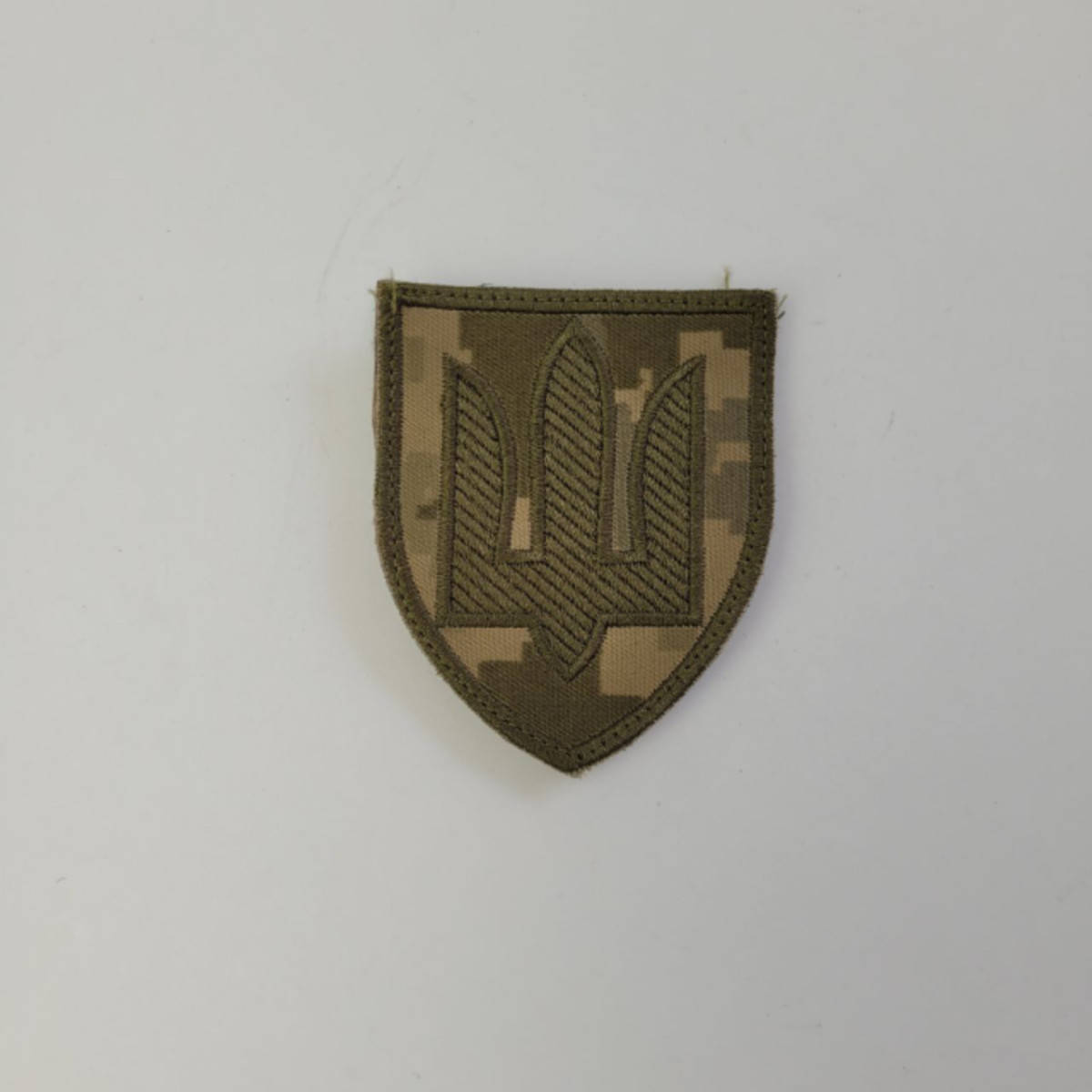 

Шеврон на липучках Тризуб Пиксель ВСУ (ЗСУ) 20221806 6669 7.5х6.5 см