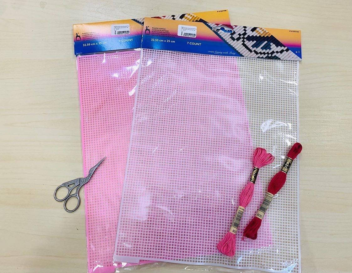 

Канва пластиковая мягкая белая #7 (25х32.5 см). Производитель - Pony