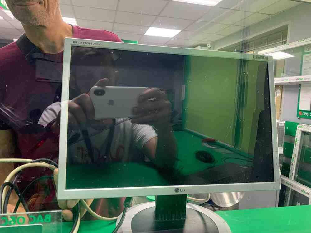 

Монитор Б/У Lg Flatron L194WT