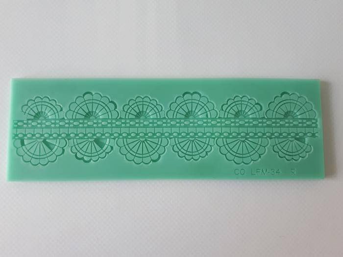 

Коврик фактурный силиконовый для гибкого айсинга и мастики Оборка 16,5 * 5 cm
