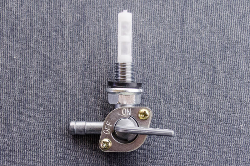 

Краник бензиновый под резьбу (тип 2) для генераторов 2 кВт - 3 кВт