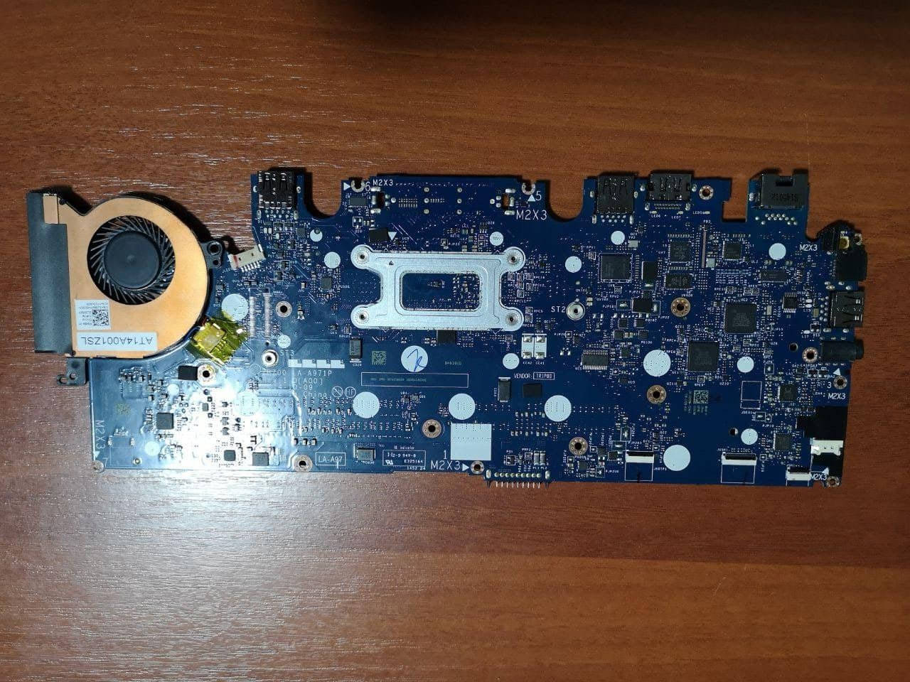 

Материнська плата Dell Latitude E7250 LA-A971P DDR3 i5-5200U UMA REV1.0 (A00)