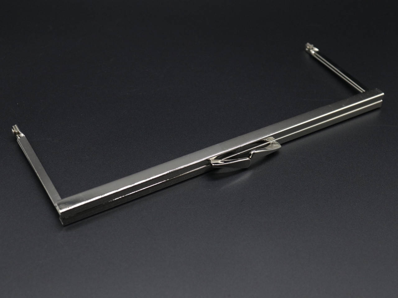 

Фермуар. Цвет "серебро". 22см.