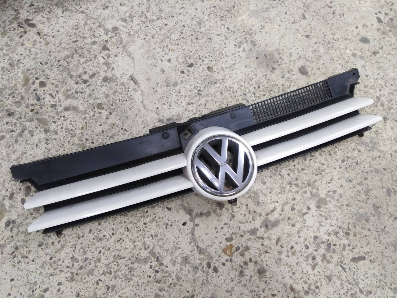 

Решетка радиатора Volkswagen Golf 4, Гольф 4.