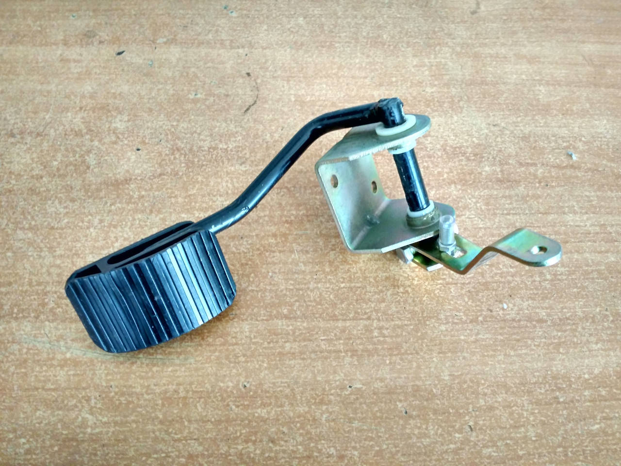 

Педаль газа Газель, Соболь (с рычагом и валиком)