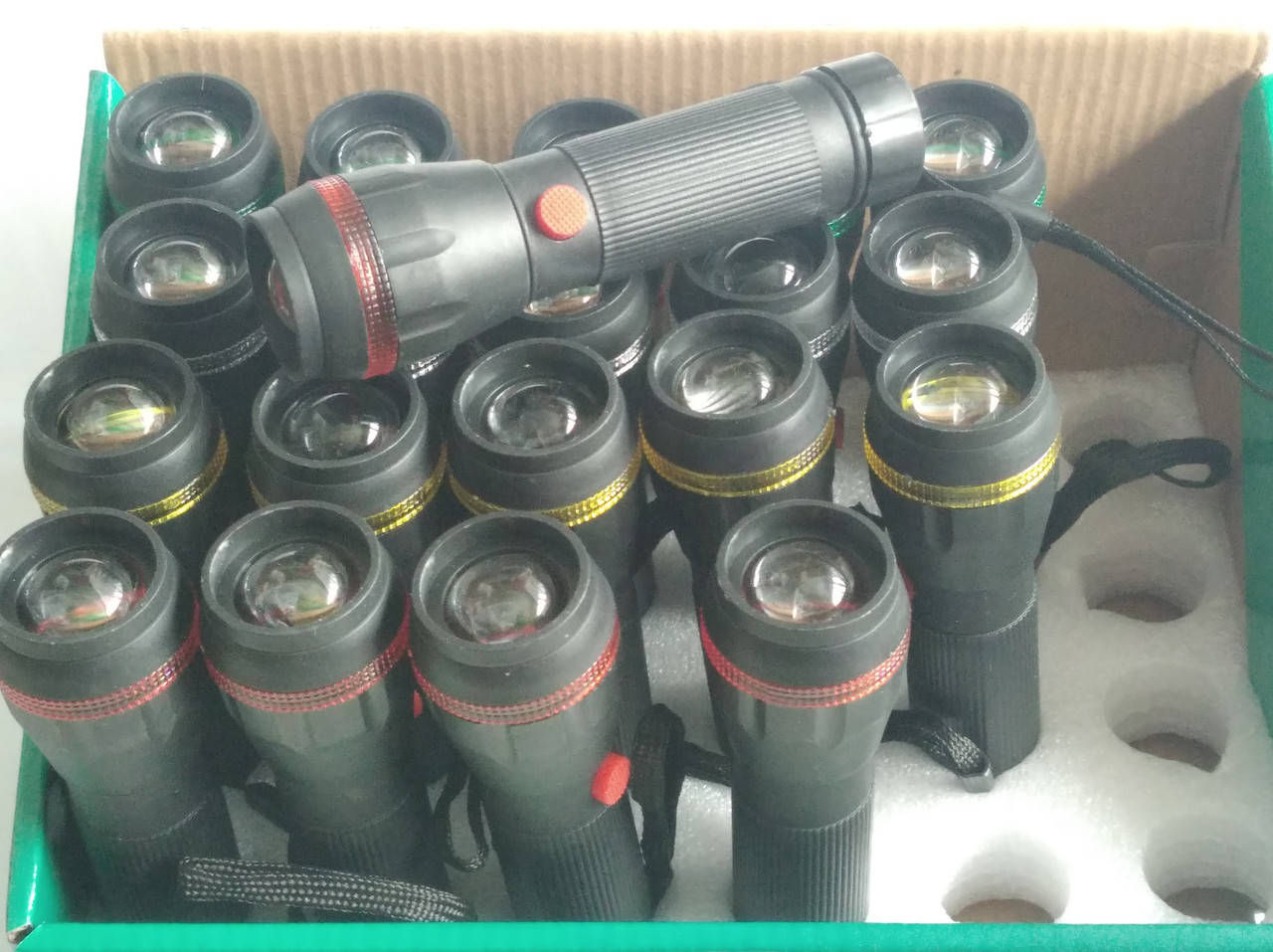 

Фонарь 7083, 3xAAA, zoom, ремешок на руку, пластик