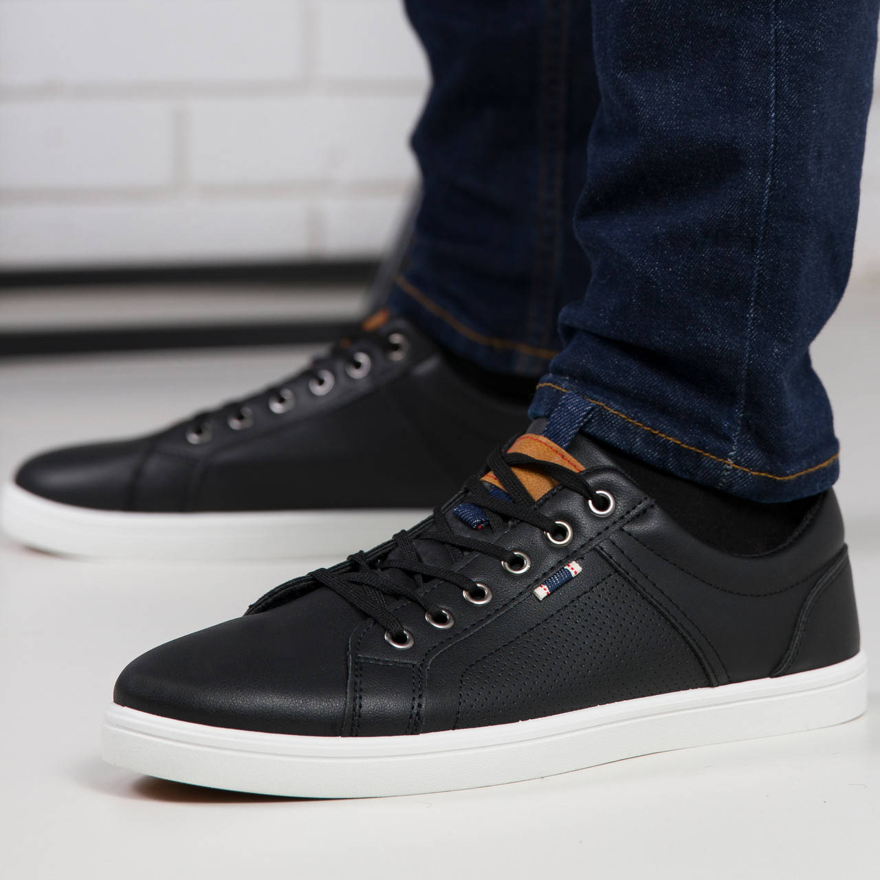 

Кеды мужские с белой подошвой, Черный