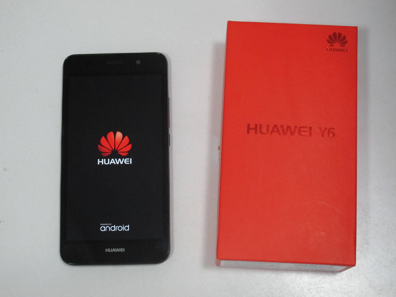 

Мобильный телефон Huawei Y6 (SCL-L21) (TZ-6730) На запчасти