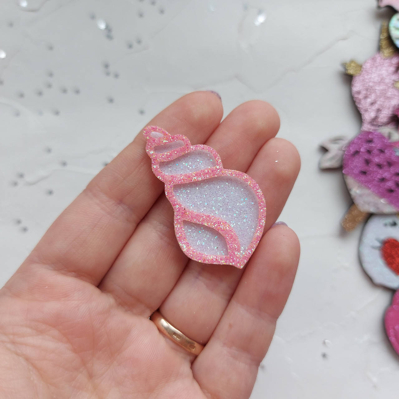 

Патч РАКУШКА НІЖНО-РОЗОВА З БІЛИМ, 4.2*2.5см (НЕ СКЛЕЄНО)