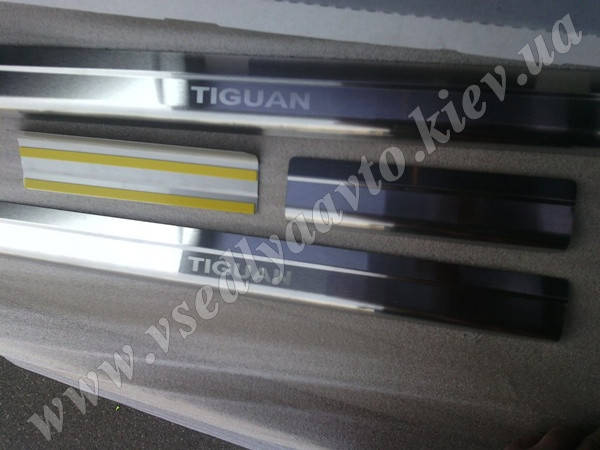 

Накладки на пороги Volkswagen TIGUAN с 2007 г. (Standart)