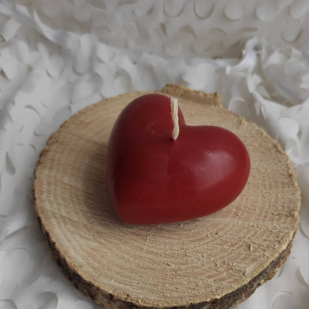 

Свеча из воска Сердце, Красный