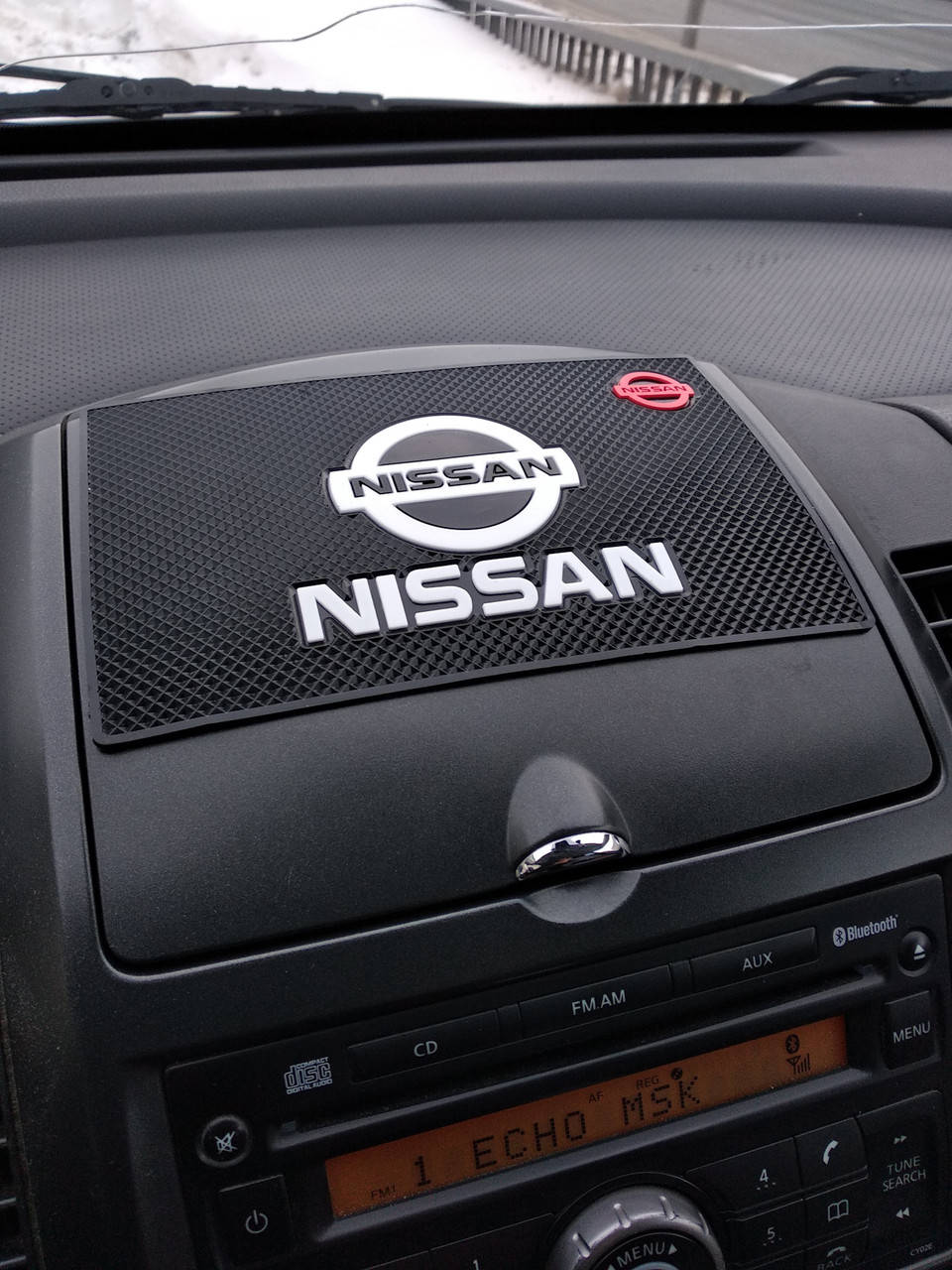 

Коврик НА ТОРПЕДУ NISSAN .