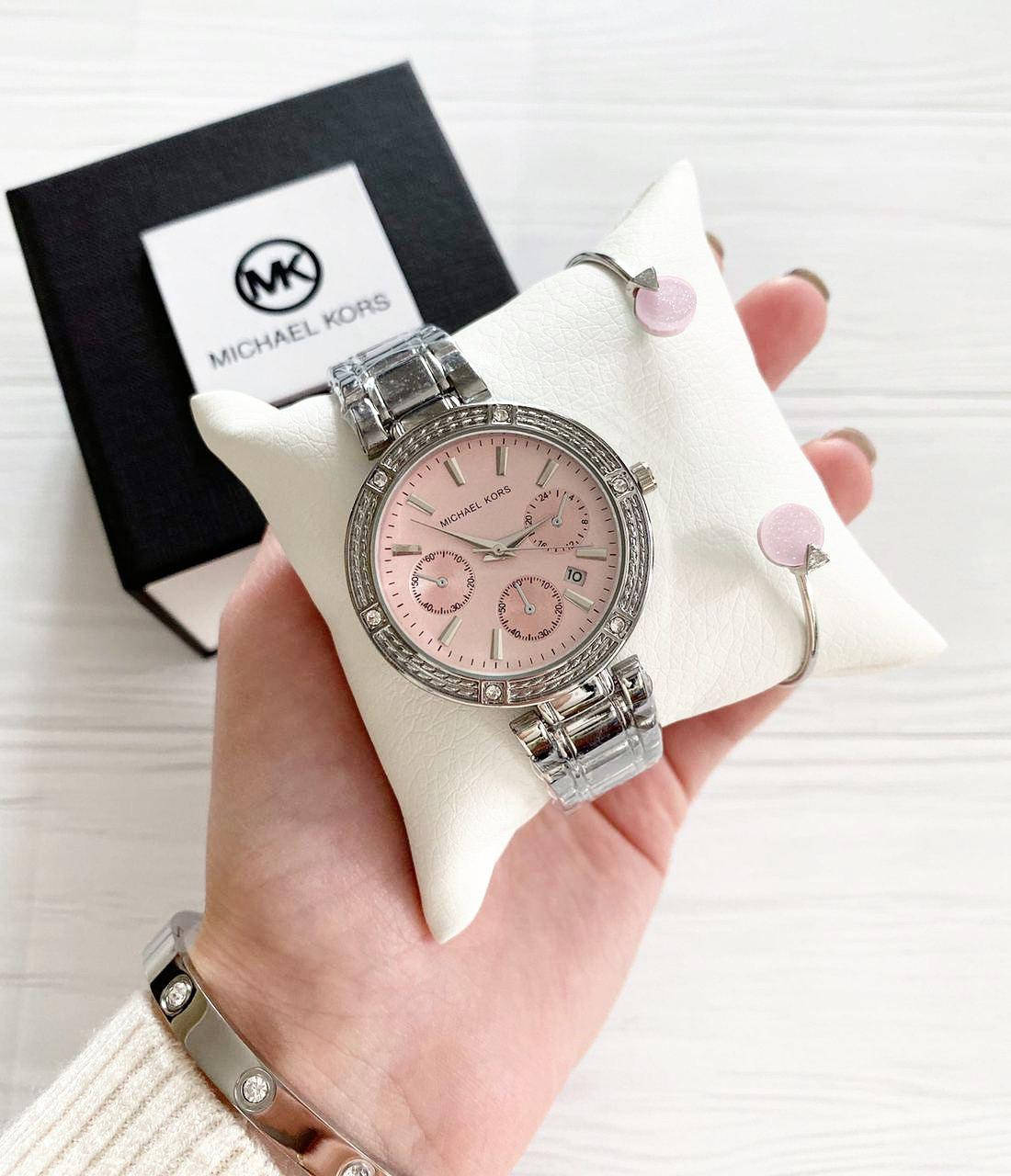 

Брендовые женские наручные часы на ремешке. Серебро с розовым циферблатом. Майкл Корс.