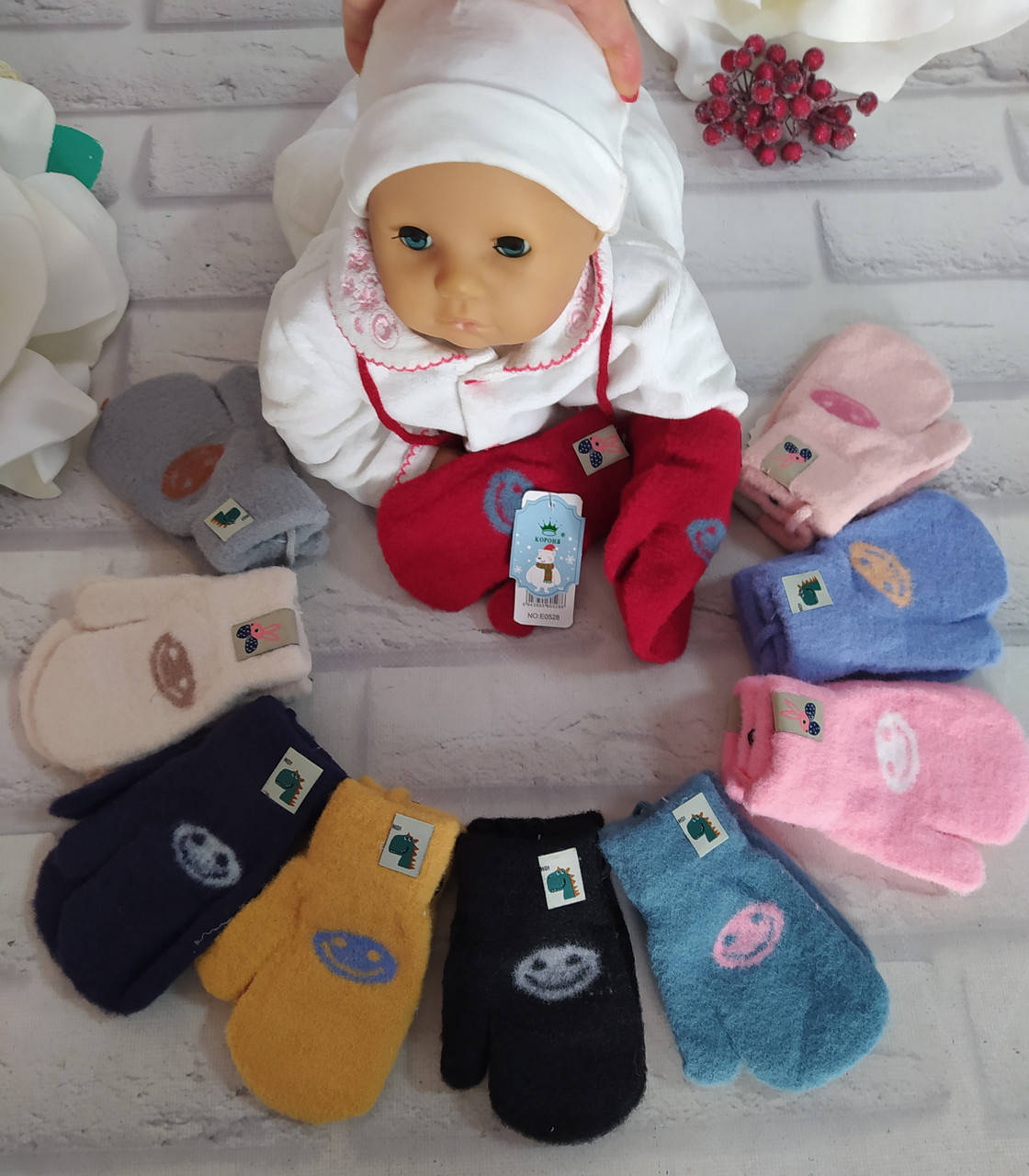 

Детские варежки от 2-4 года теплые рукавички шерстяные с веревочкой Корона Е0528