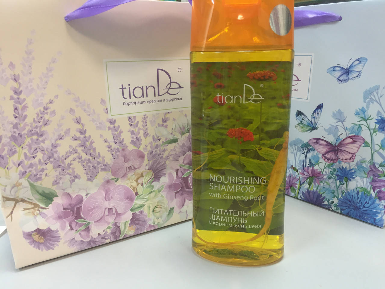 

Питательный шампунь с корнем женьшеня